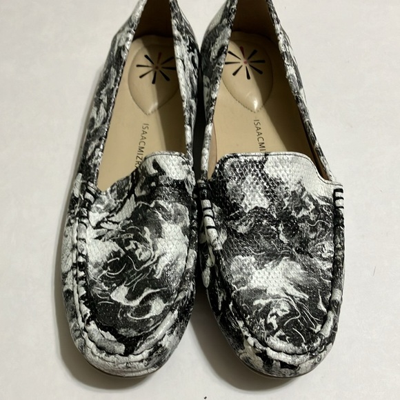 Isaac Mizrahi Live Size 7 1/2 M Black and White Loafer Shoe - Picture 4 of 10